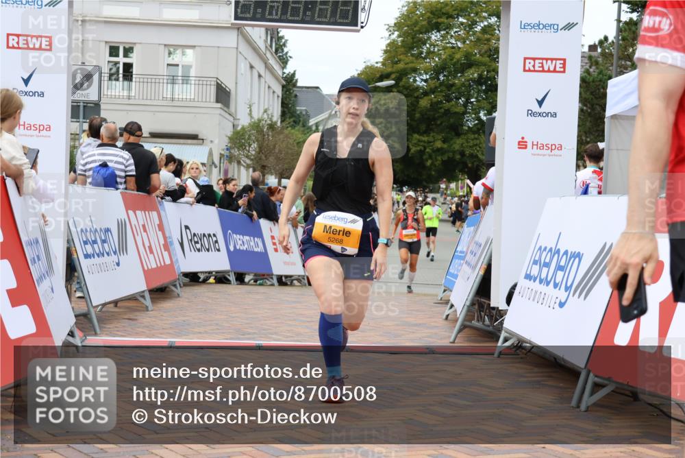 31.08.2025 - 21. Blankeneser Heldenlauf Strokosch-Dieckow http://msf.ph/oto/8700508 31.08.2025 12:50:59 Ziel 5268, 5349, 5629, 5630 meine-sportfotos.de