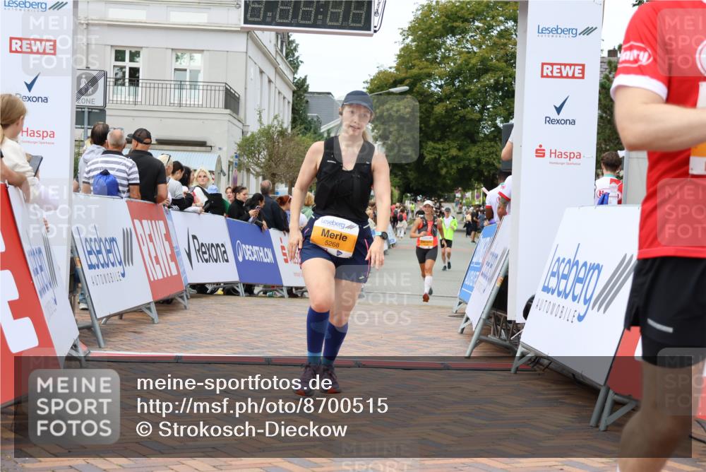 31.08.2025 - 21. Blankeneser Heldenlauf Strokosch-Dieckow http://msf.ph/oto/8700515 31.08.2025 12:50:59 Ziel 5268, 5349, 5629, 5630 meine-sportfotos.de