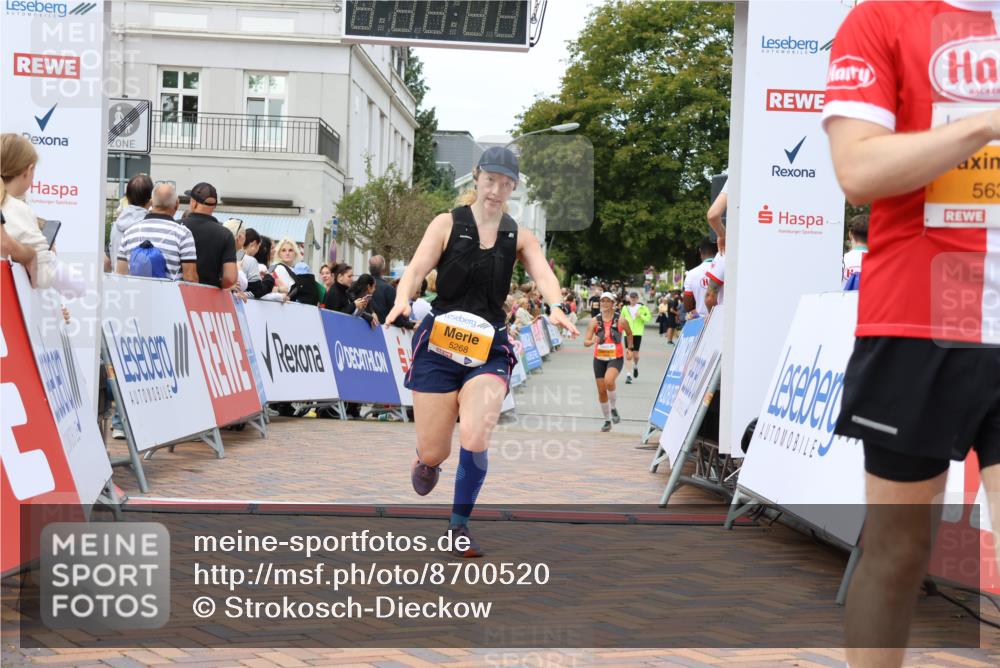 31.08.2025 - 21. Blankeneser Heldenlauf Strokosch-Dieckow http://msf.ph/oto/8700520 31.08.2025 12:50:58 Ziel 5268, 5629, 5630 meine-sportfotos.de