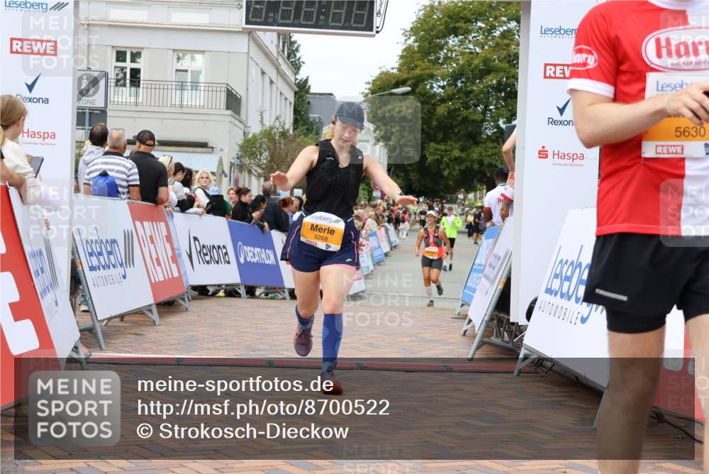 31.08.2025 - 21. Blankeneser Heldenlauf Strokosch-Dieckow http://msf.ph/oto/8700522 31.08.2025 12:50:58 Ziel 5268, 5629, 5630 meine-sportfotos.de