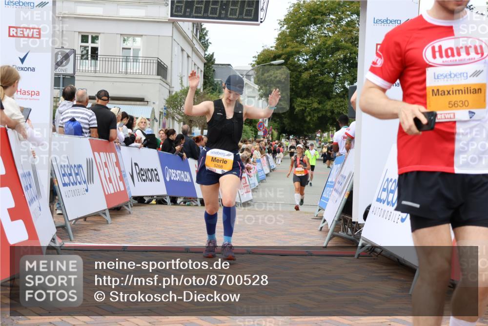 31.08.2025 - 21. Blankeneser Heldenlauf Strokosch-Dieckow http://msf.ph/oto/8700528 31.08.2025 12:50:58 Ziel 5268, 5629, 5630 meine-sportfotos.de