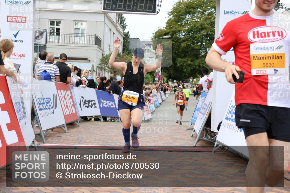 31.08.2025 - 21. Blankeneser Heldenlauf Strokosch-Dieckow http://msf.ph/oto/8700530 31.08.2025 12:50:58 Ziel 5268, 5629, 5630 meine-sportfotos.de