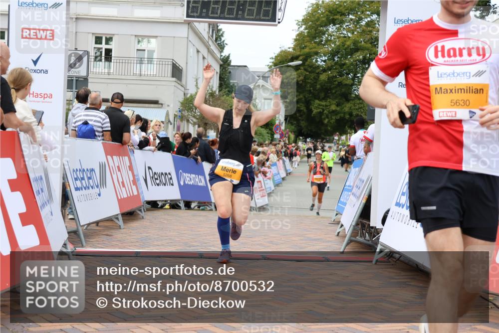 31.08.2025 - 21. Blankeneser Heldenlauf Strokosch-Dieckow http://msf.ph/oto/8700532 31.08.2025 12:50:58 Ziel 5268, 5629, 5630 meine-sportfotos.de