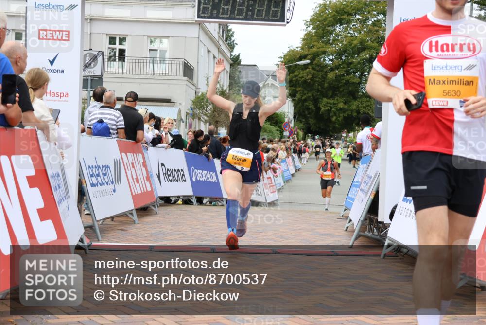 31.08.2025 - 21. Blankeneser Heldenlauf Strokosch-Dieckow http://msf.ph/oto/8700537 31.08.2025 12:50:58 Ziel 5268, 5629, 5630 meine-sportfotos.de