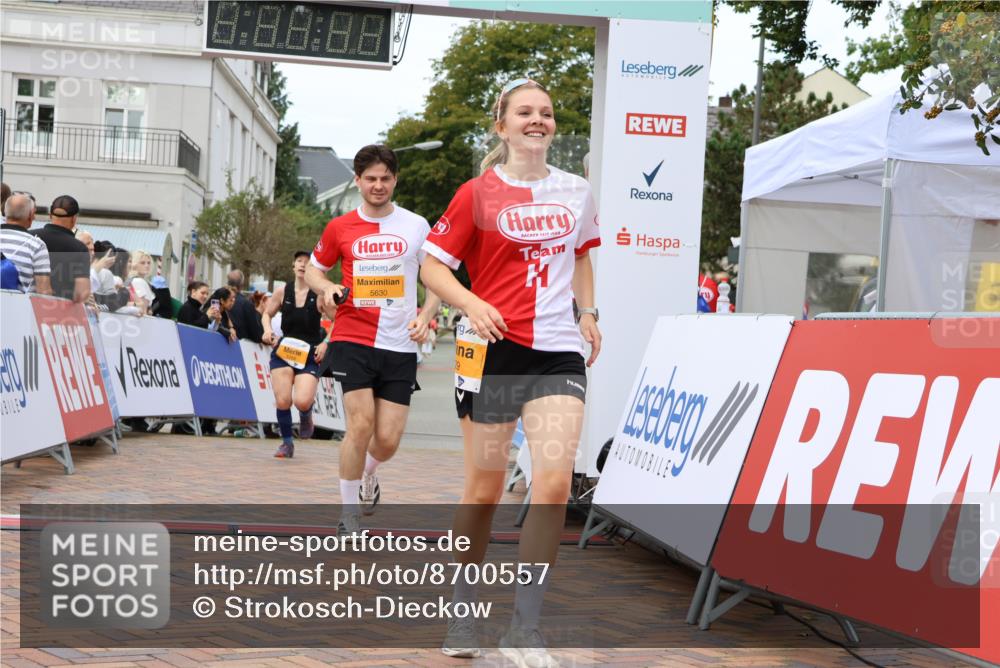 31.08.2025 - 21. Blankeneser Heldenlauf Strokosch-Dieckow http://msf.ph/oto/8700557 31.08.2025 12:50:56 Ziel 5268, 5040, 5629, 5630 meine-sportfotos.de