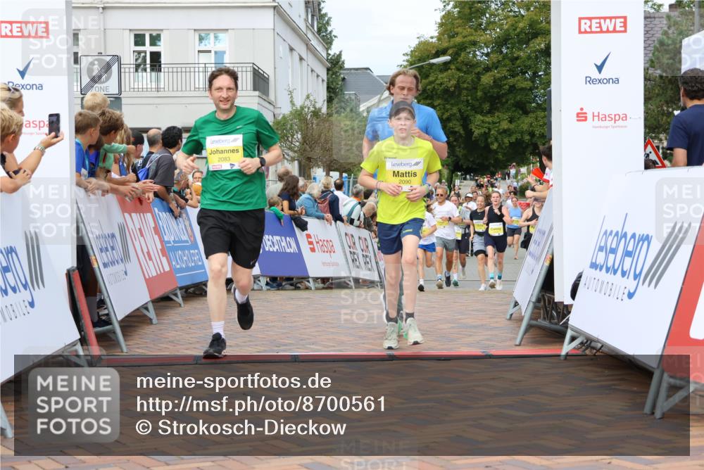 31.08.2025 - 21. Blankeneser Heldenlauf Strokosch-Dieckow http://msf.ph/oto/8700561 31.08.2025 10:34:34 Ziel 2110, 2668, 2090, 2083 meine-sportfotos.de