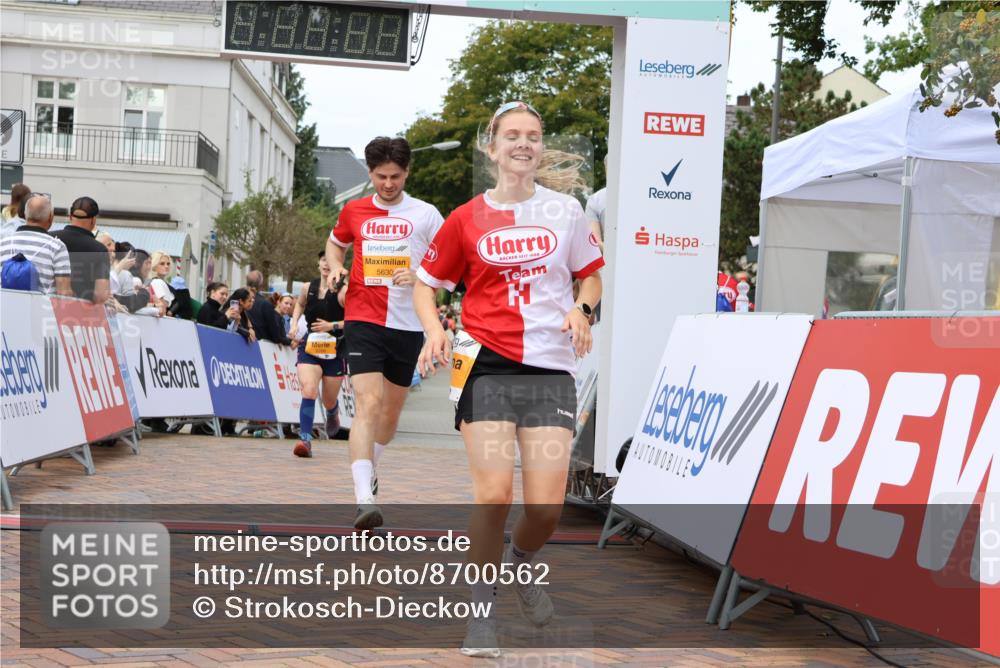 31.08.2025 - 21. Blankeneser Heldenlauf Strokosch-Dieckow http://msf.ph/oto/8700562 31.08.2025 12:50:56 Ziel 5268, 5040, 5629, 5630 meine-sportfotos.de