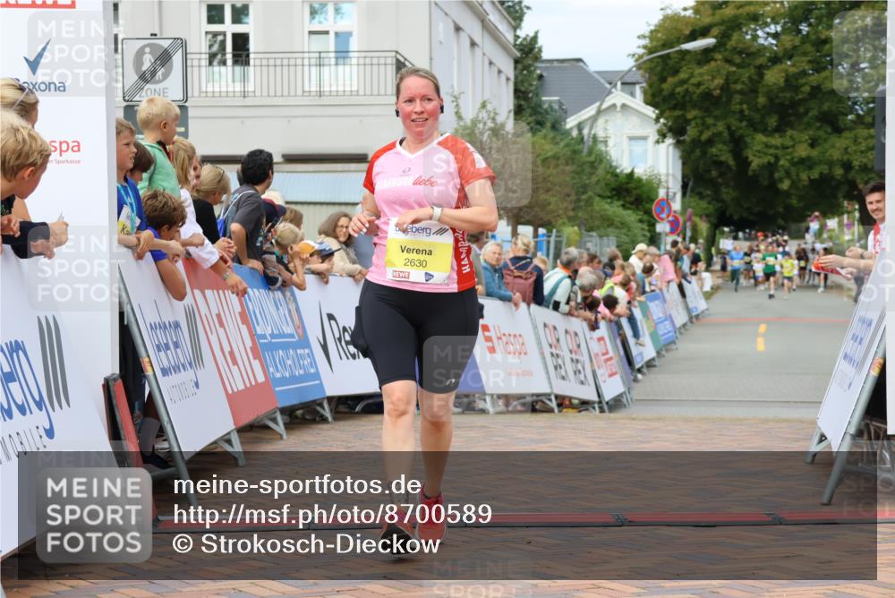 31.08.2025 - 21. Blankeneser Heldenlauf Strokosch-Dieckow http://msf.ph/oto/8700589 31.08.2025 10:34:12 Ziel 2724, 2630, 2171 meine-sportfotos.de