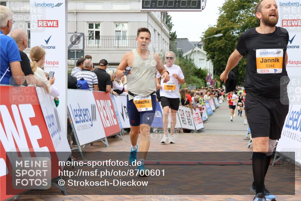 31.08.2025 - 21. Blankeneser Heldenlauf Strokosch-Dieckow http://msf.ph/oto/8700601 31.08.2025 12:50:47 Ziel 5040, 5344, 5425 meine-sportfotos.de