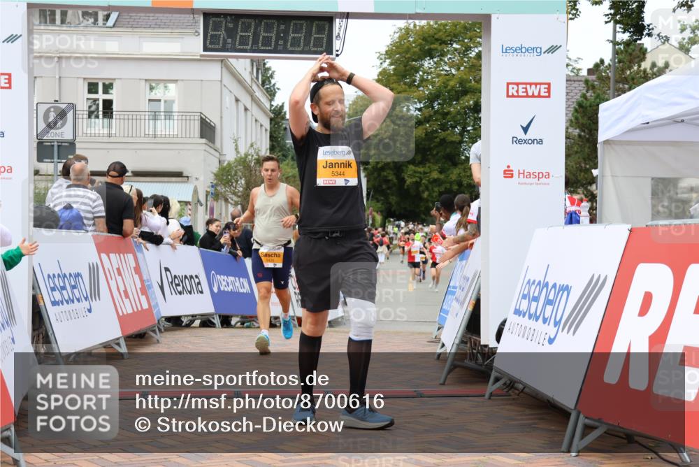 31.08.2025 - 21. Blankeneser Heldenlauf Strokosch-Dieckow http://msf.ph/oto/8700616 31.08.2025 12:50:46 Ziel 5040, 5344, 5425 meine-sportfotos.de