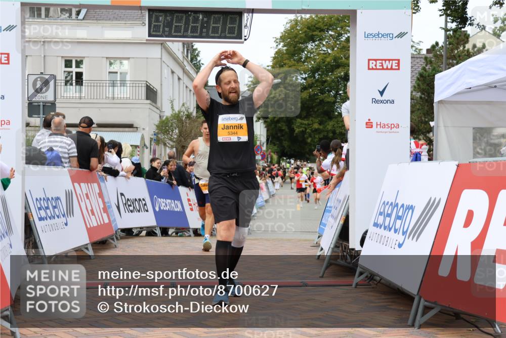 31.08.2025 - 21. Blankeneser Heldenlauf Strokosch-Dieckow http://msf.ph/oto/8700627 31.08.2025 12:50:45 Ziel 5040, 5344, 5425 meine-sportfotos.de