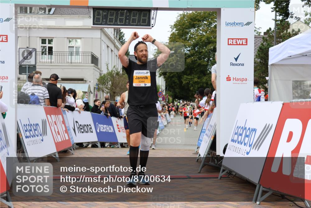 31.08.2025 - 21. Blankeneser Heldenlauf Strokosch-Dieckow http://msf.ph/oto/8700634 31.08.2025 12:50:45 Ziel 5040, 5344, 5425 meine-sportfotos.de