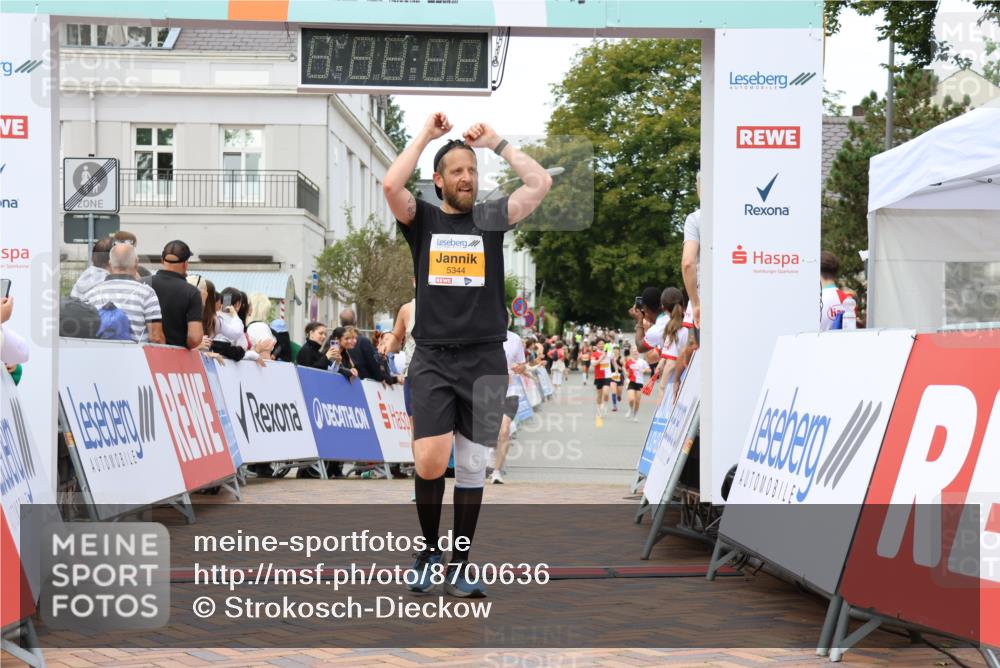 31.08.2025 - 21. Blankeneser Heldenlauf Strokosch-Dieckow http://msf.ph/oto/8700636 31.08.2025 12:50:45 Ziel 5040, 5344, 5425 meine-sportfotos.de