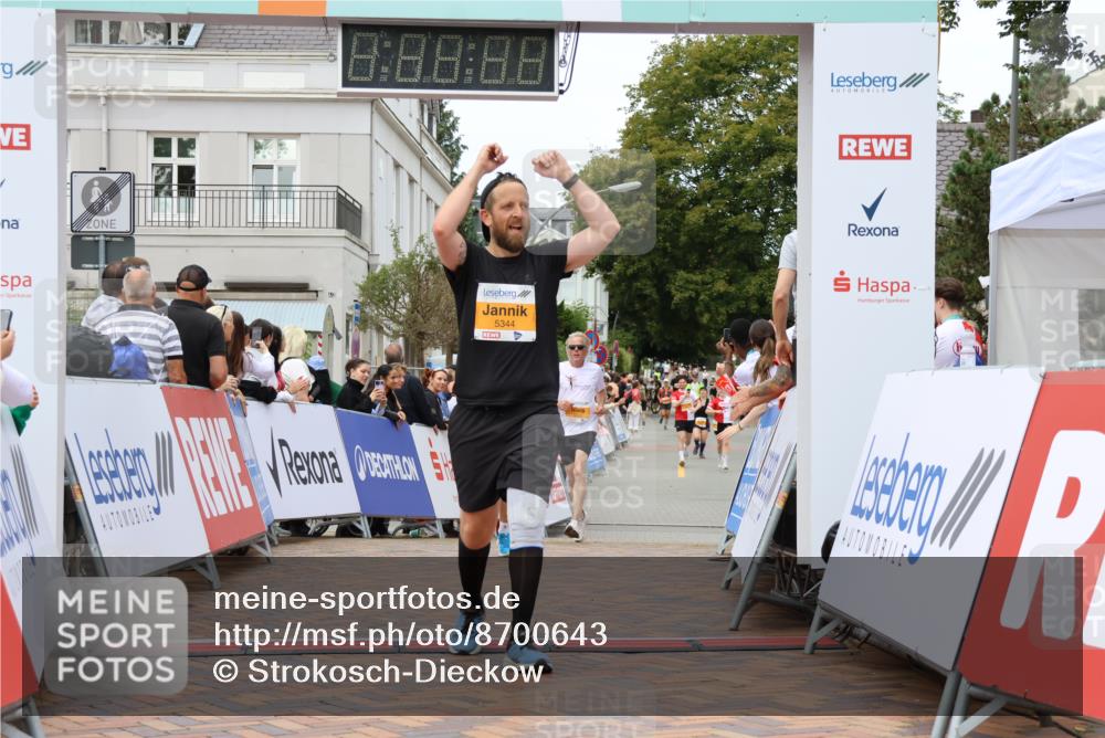 31.08.2025 - 21. Blankeneser Heldenlauf Strokosch-Dieckow http://msf.ph/oto/8700643 31.08.2025 12:50:45 Ziel 5040, 5344, 5425 meine-sportfotos.de