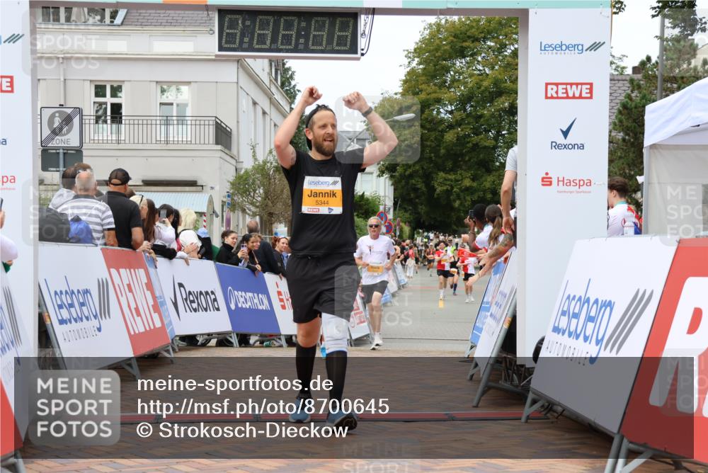 31.08.2025 - 21. Blankeneser Heldenlauf Strokosch-Dieckow http://msf.ph/oto/8700645 31.08.2025 12:50:45 Ziel 5040, 5344, 5425 meine-sportfotos.de
