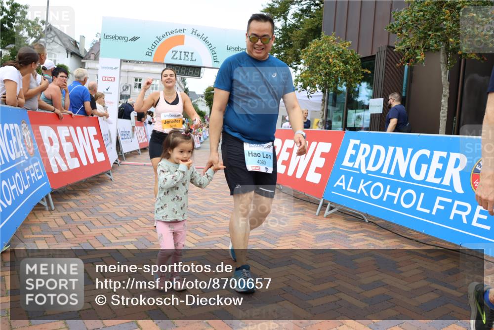 31.08.2025 - 21. Blankeneser Heldenlauf Strokosch-Dieckow http://msf.ph/oto/8700657 31.08.2025 12:50:37 Ziel 5726, 4380, 4379 meine-sportfotos.de