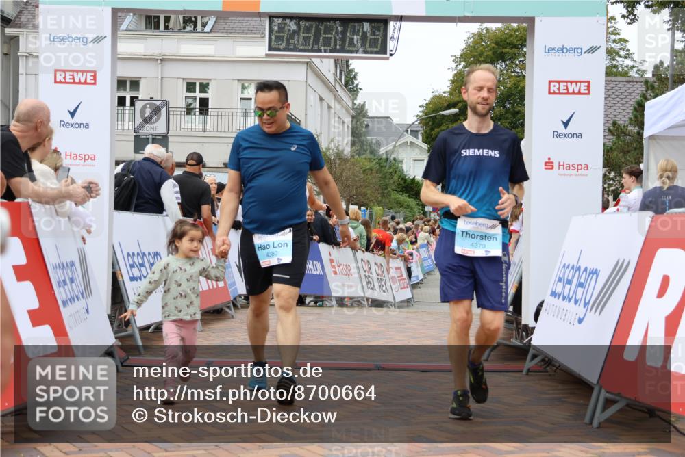 31.08.2025 - 21. Blankeneser Heldenlauf Strokosch-Dieckow http://msf.ph/oto/8700664 31.08.2025 12:50:33 Ziel 5569, 5726, 4380, 4379 meine-sportfotos.de