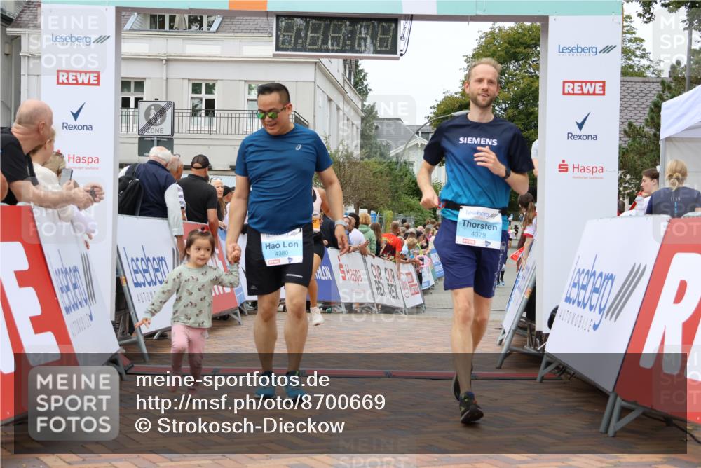 31.08.2025 - 21. Blankeneser Heldenlauf Strokosch-Dieckow http://msf.ph/oto/8700669 31.08.2025 12:50:33 Ziel 5569, 5726, 4380, 4379 meine-sportfotos.de