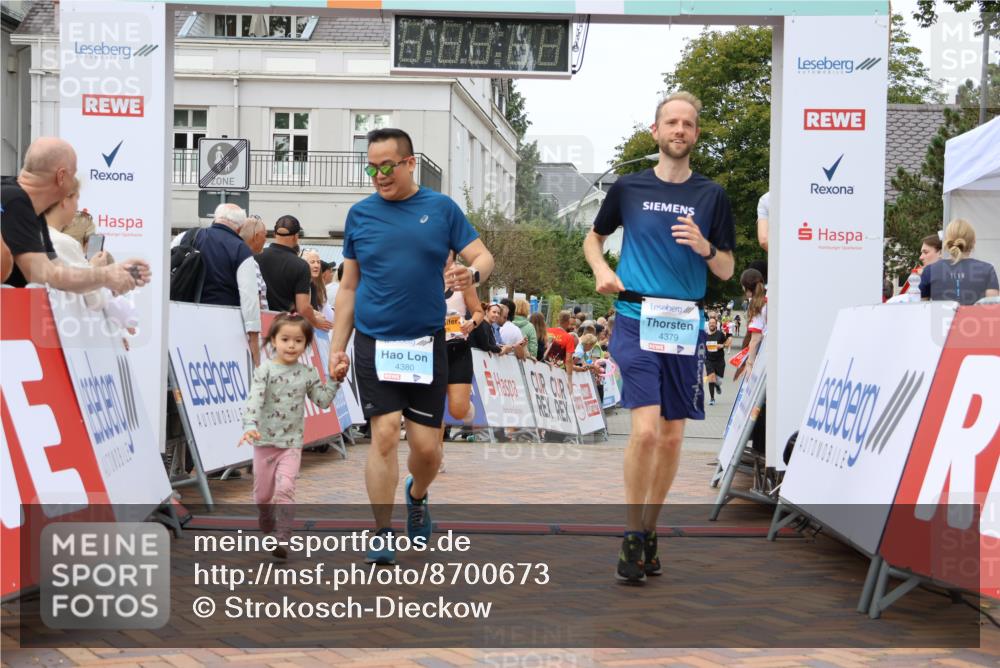 31.08.2025 - 21. Blankeneser Heldenlauf Strokosch-Dieckow http://msf.ph/oto/8700673 31.08.2025 12:50:33 Ziel 5569, 5726, 4380, 4379 meine-sportfotos.de