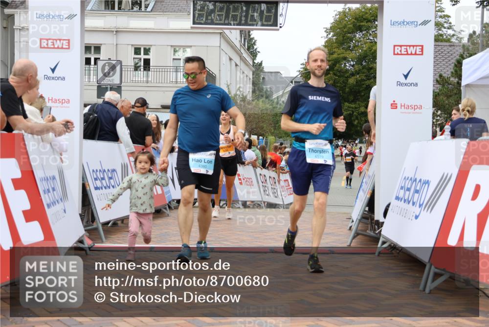 31.08.2025 - 21. Blankeneser Heldenlauf Strokosch-Dieckow http://msf.ph/oto/8700680 31.08.2025 12:50:33 Ziel 5569, 5726, 4380, 4379 meine-sportfotos.de