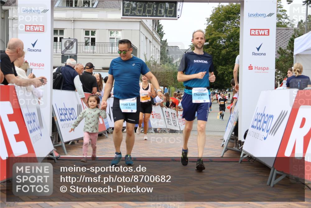 31.08.2025 - 21. Blankeneser Heldenlauf Strokosch-Dieckow http://msf.ph/oto/8700682 31.08.2025 12:50:33 Ziel 5569, 5726, 4380, 4379 meine-sportfotos.de