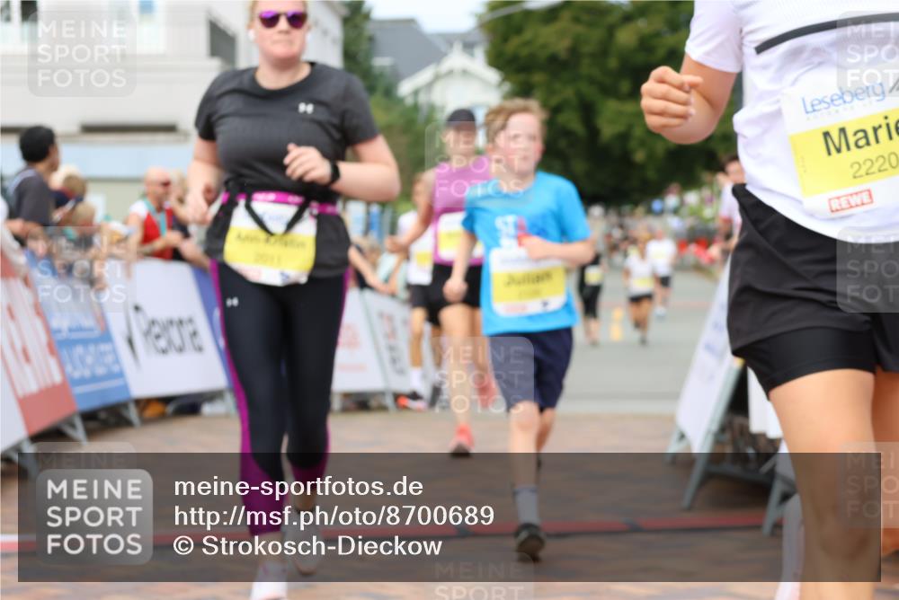 31.08.2025 - 21. Blankeneser Heldenlauf Strokosch-Dieckow http://msf.ph/oto/8700689 31.08.2025 10:33:27 Ziel 2011, 2044, 2126, 2640, 2639, 2220, 2221 meine-sportfotos.de