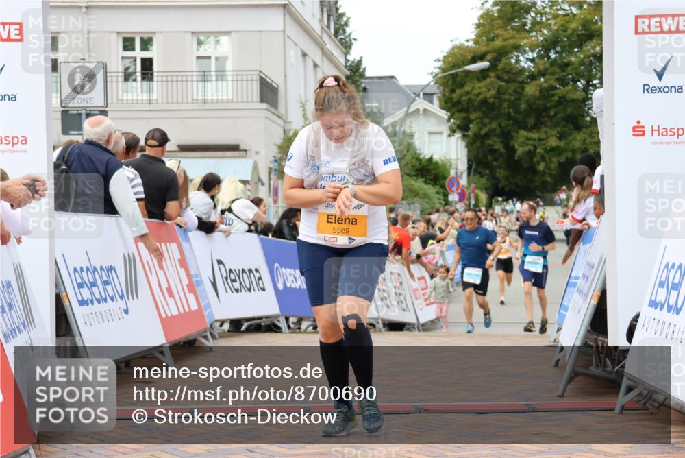 31.08.2025 - 21. Blankeneser Heldenlauf Strokosch-Dieckow http://msf.ph/oto/8700690 31.08.2025 12:50:26 Ziel 5569, 5588 meine-sportfotos.de