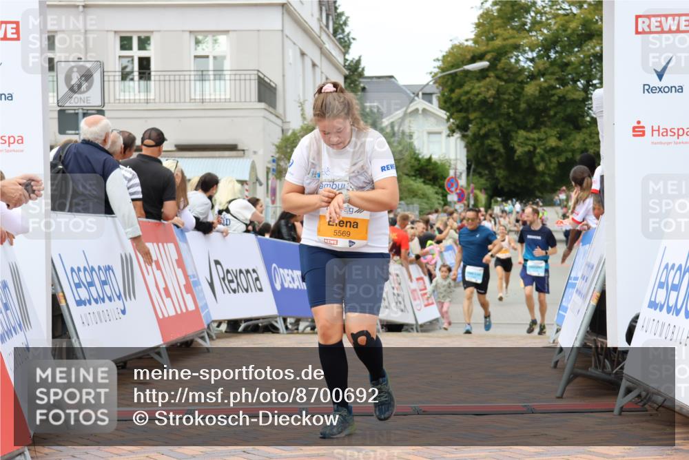 31.08.2025 - 21. Blankeneser Heldenlauf Strokosch-Dieckow http://msf.ph/oto/8700692 31.08.2025 12:50:26 Ziel 5569, 5588 meine-sportfotos.de