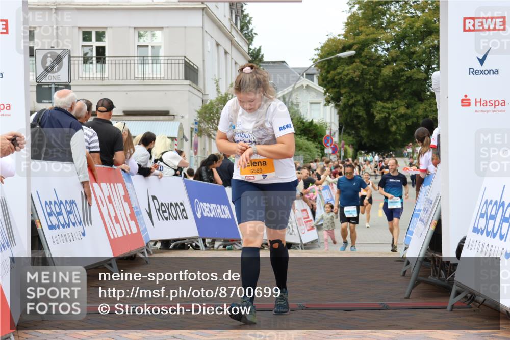 31.08.2025 - 21. Blankeneser Heldenlauf Strokosch-Dieckow http://msf.ph/oto/8700699 31.08.2025 12:50:26 Ziel 5569, 5588 meine-sportfotos.de