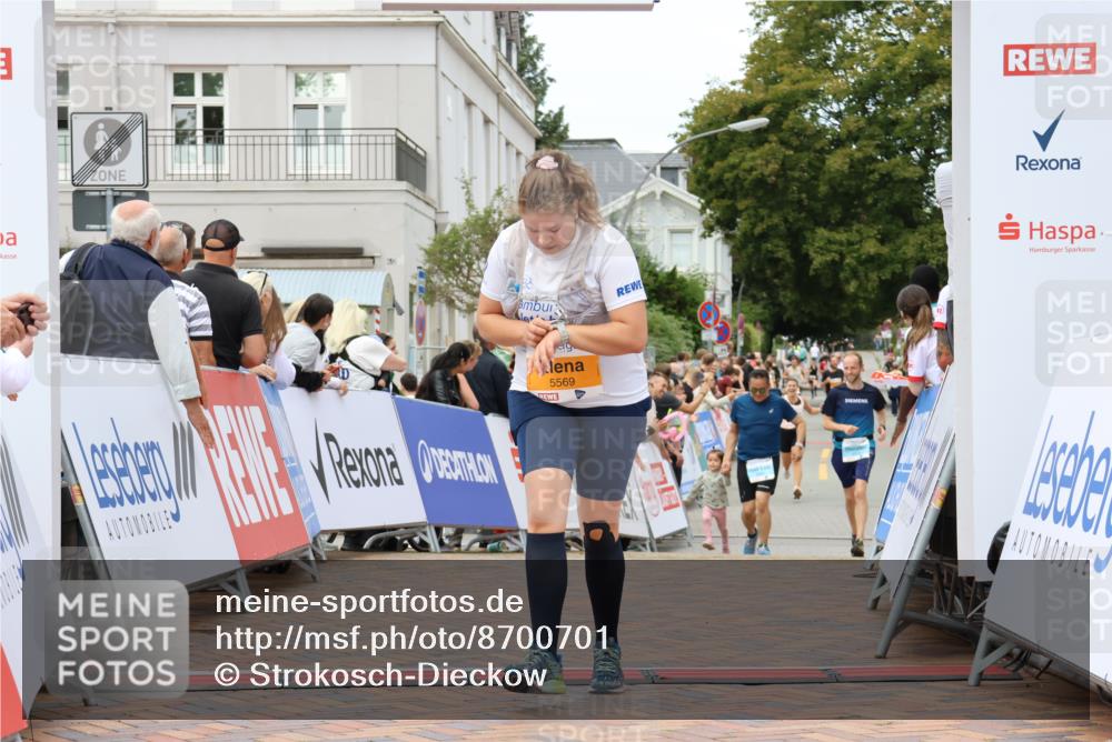 31.08.2025 - 21. Blankeneser Heldenlauf Strokosch-Dieckow http://msf.ph/oto/8700701 31.08.2025 12:50:26 Ziel 5569, 5588 meine-sportfotos.de