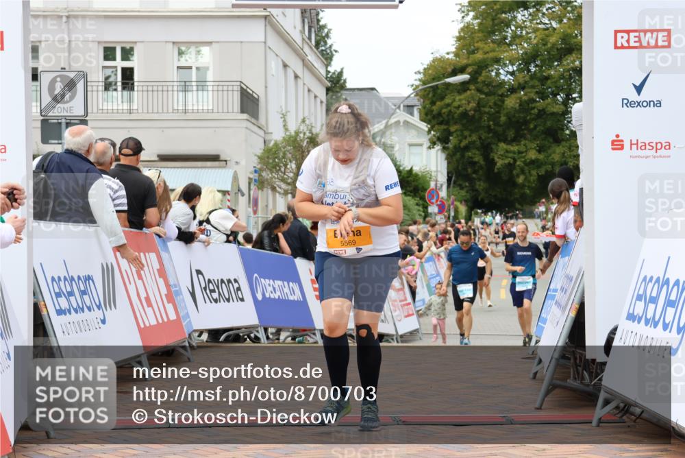 31.08.2025 - 21. Blankeneser Heldenlauf Strokosch-Dieckow http://msf.ph/oto/8700703 31.08.2025 12:50:26 Ziel 5569, 5588 meine-sportfotos.de