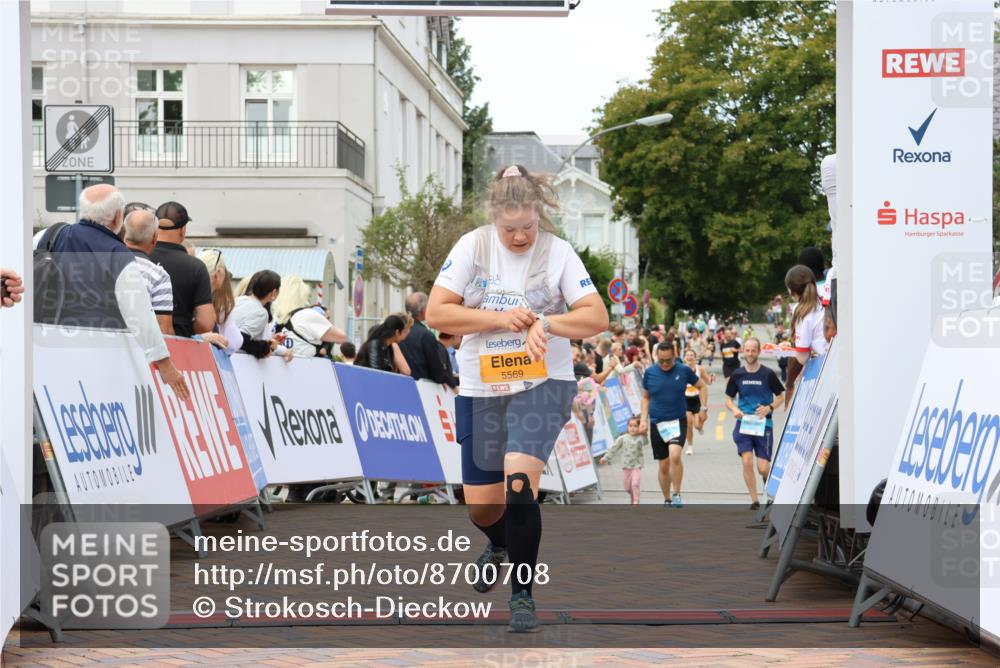 31.08.2025 - 21. Blankeneser Heldenlauf Strokosch-Dieckow http://msf.ph/oto/8700708 31.08.2025 12:50:26 Ziel 5569, 5588 meine-sportfotos.de