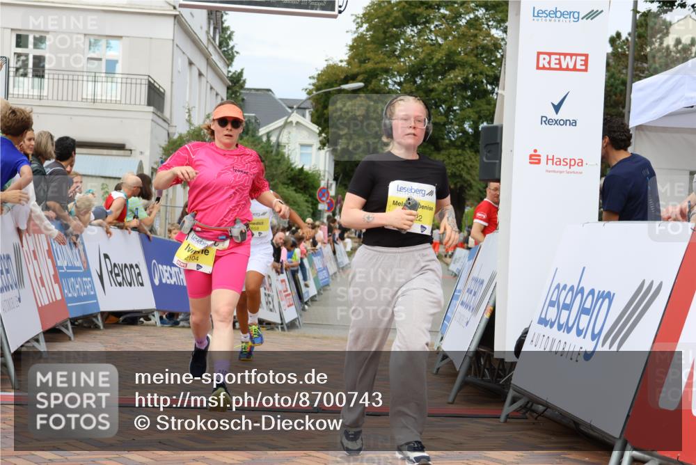 31.08.2025 - 21. Blankeneser Heldenlauf Strokosch-Dieckow http://msf.ph/oto/8700743 31.08.2025 10:33:03 Ziel 2104, 2129, 2130, 2128, 2122, 2337, 2695, 2694, 2464, 2658 meine-sportfotos.de