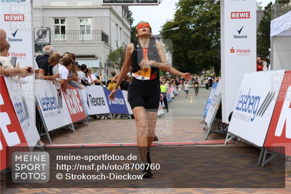 31.08.2025 - 21. Blankeneser Heldenlauf Strokosch-Dieckow http://msf.ph/oto/8700760 31.08.2025 12:49:54 Ziel 5236, 5070, 5422 meine-sportfotos.de