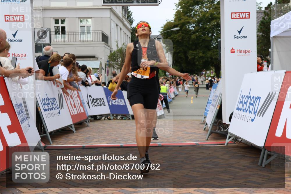 31.08.2025 - 21. Blankeneser Heldenlauf Strokosch-Dieckow http://msf.ph/oto/8700762 31.08.2025 12:49:54 Ziel 5236, 5070, 5422 meine-sportfotos.de