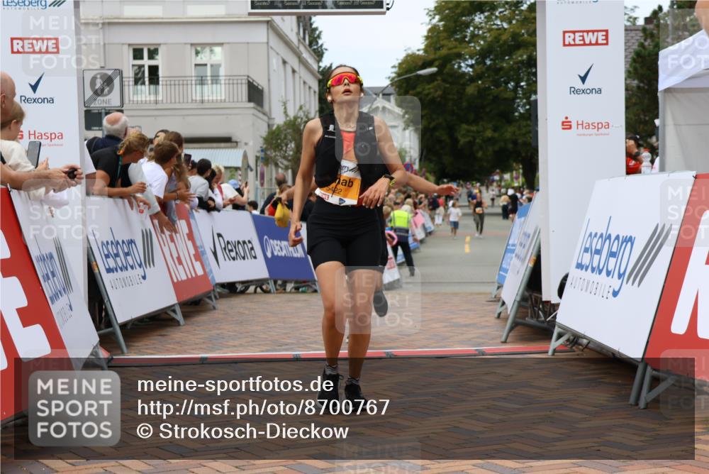 31.08.2025 - 21. Blankeneser Heldenlauf Strokosch-Dieckow http://msf.ph/oto/8700767 31.08.2025 12:49:54 Ziel 5236, 5070, 5422 meine-sportfotos.de