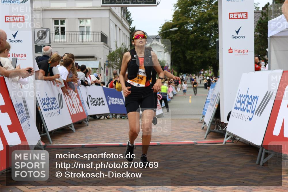 31.08.2025 - 21. Blankeneser Heldenlauf Strokosch-Dieckow http://msf.ph/oto/8700769 31.08.2025 12:49:54 Ziel 5236, 5070, 5422 meine-sportfotos.de