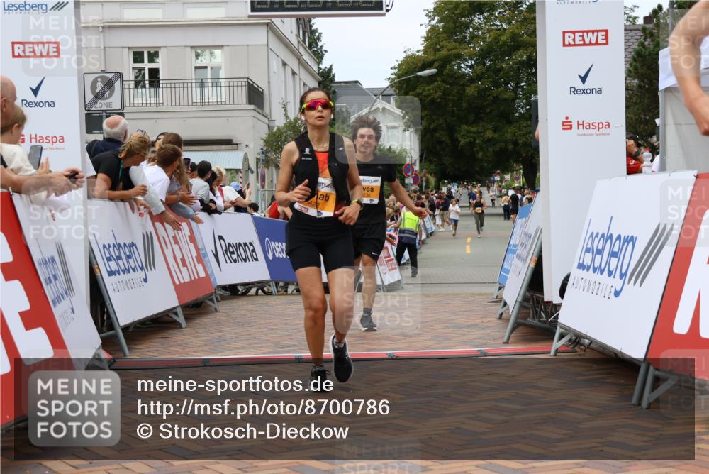 31.08.2025 - 21. Blankeneser Heldenlauf Strokosch-Dieckow http://msf.ph/oto/8700786 31.08.2025 12:49:54 Ziel 5236, 5070, 5422 meine-sportfotos.de
