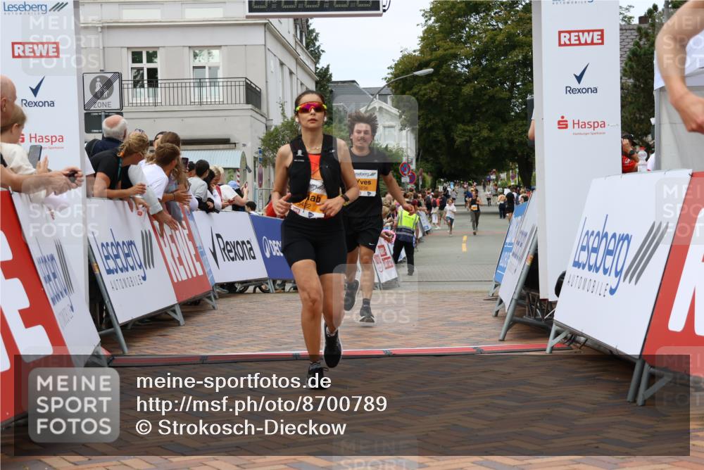 31.08.2025 - 21. Blankeneser Heldenlauf Strokosch-Dieckow http://msf.ph/oto/8700789 31.08.2025 12:49:54 Ziel 5236, 5070, 5422 meine-sportfotos.de