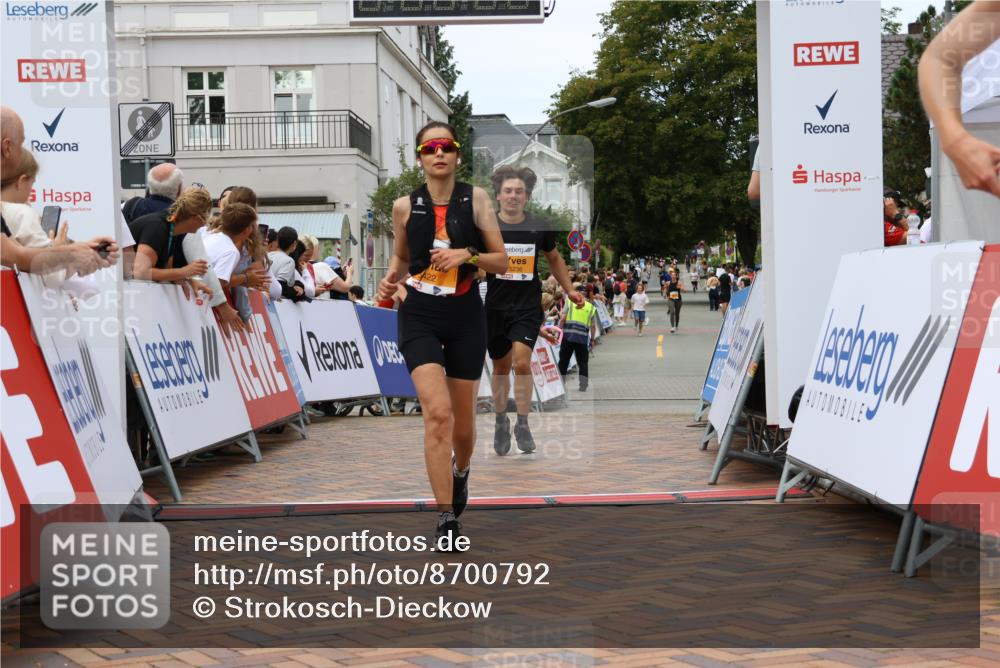 31.08.2025 - 21. Blankeneser Heldenlauf Strokosch-Dieckow http://msf.ph/oto/8700792 31.08.2025 12:49:54 Ziel 5236, 5070, 5422 meine-sportfotos.de