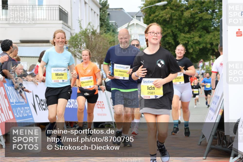 31.08.2025 - 21. Blankeneser Heldenlauf Strokosch-Dieckow http://msf.ph/oto/8700795 31.08.2025 10:32:35 Ziel 2490, 2256, 2257, 2644, 2581, 2582, 2580, 2201 meine-sportfotos.de