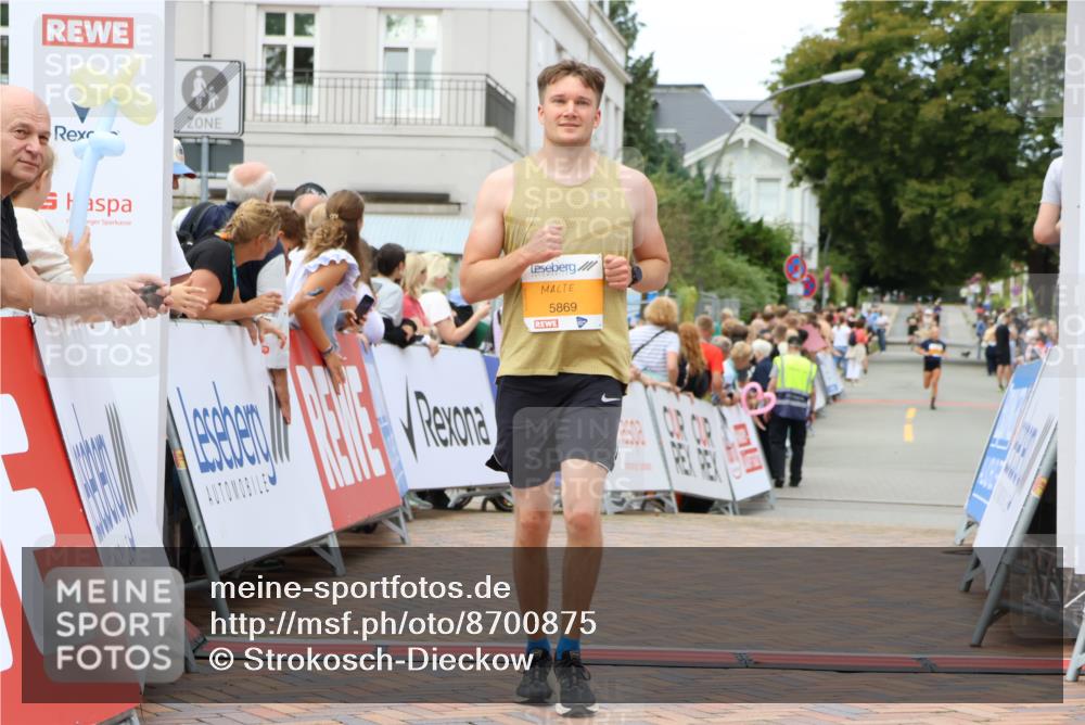 31.08.2025 - 21. Blankeneser Heldenlauf Strokosch-Dieckow http://msf.ph/oto/8700875 31.08.2025 12:49:17 Ziel 5071, 5737, 5869 meine-sportfotos.de