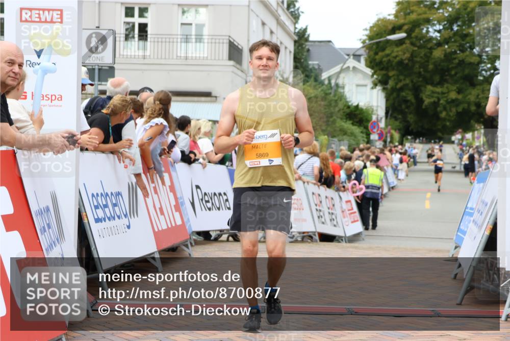 31.08.2025 - 21. Blankeneser Heldenlauf Strokosch-Dieckow http://msf.ph/oto/8700877 31.08.2025 12:49:16 Ziel 5071, 5737, 5117, 5869, 5110 meine-sportfotos.de