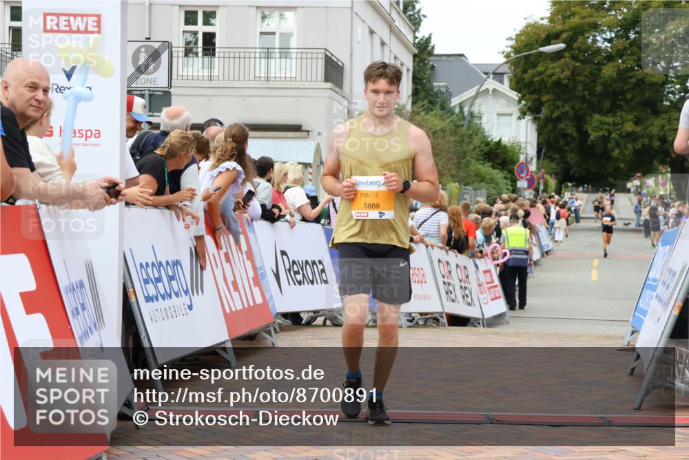 31.08.2025 - 21. Blankeneser Heldenlauf Strokosch-Dieckow http://msf.ph/oto/8700891 31.08.2025 12:49:16 Ziel 5071, 5737, 5117, 5869, 5110 meine-sportfotos.de