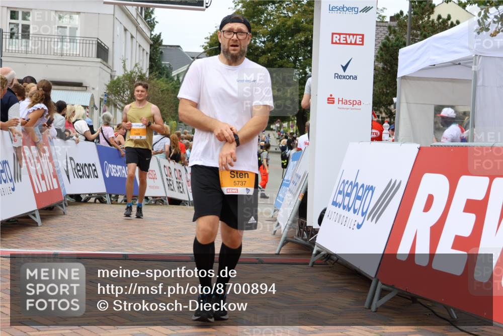 31.08.2025 - 21. Blankeneser Heldenlauf Strokosch-Dieckow http://msf.ph/oto/8700894 31.08.2025 12:49:14 Ziel 5071, 5737, 5117, 5869, 5110 meine-sportfotos.de