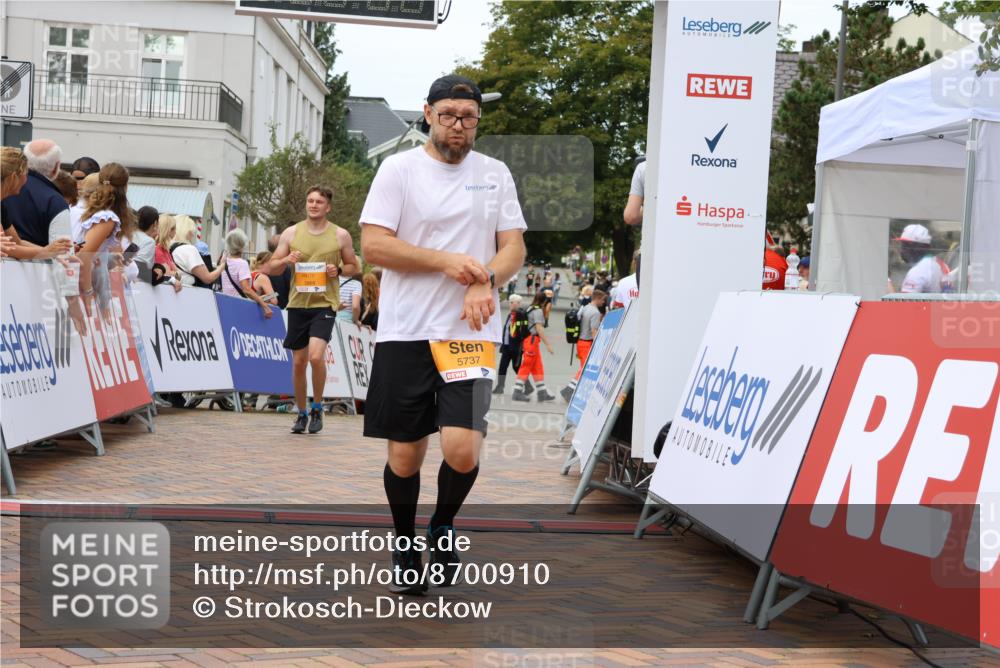 31.08.2025 - 21. Blankeneser Heldenlauf Strokosch-Dieckow http://msf.ph/oto/8700910 31.08.2025 12:49:14 Ziel 5071, 5737, 5117, 5869, 5110 meine-sportfotos.de