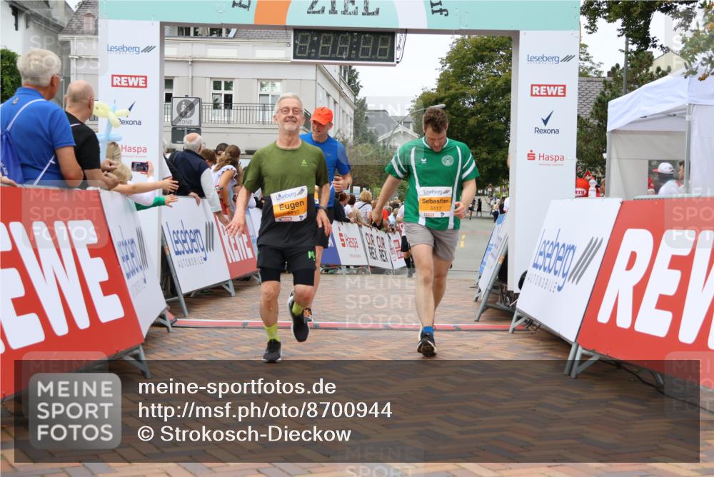 31.08.2025 - 21. Blankeneser Heldenlauf Strokosch-Dieckow http://msf.ph/oto/8700944 31.08.2025 12:49:09 Ziel 5071, 5271, 5737, 5117, 5110 meine-sportfotos.de
