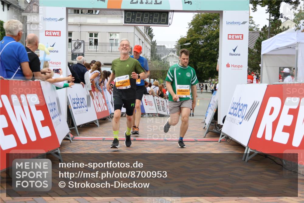 31.08.2025 - 21. Blankeneser Heldenlauf Strokosch-Dieckow http://msf.ph/oto/8700953 31.08.2025 12:49:08 Ziel 5071, 5271, 5117, 5110 meine-sportfotos.de