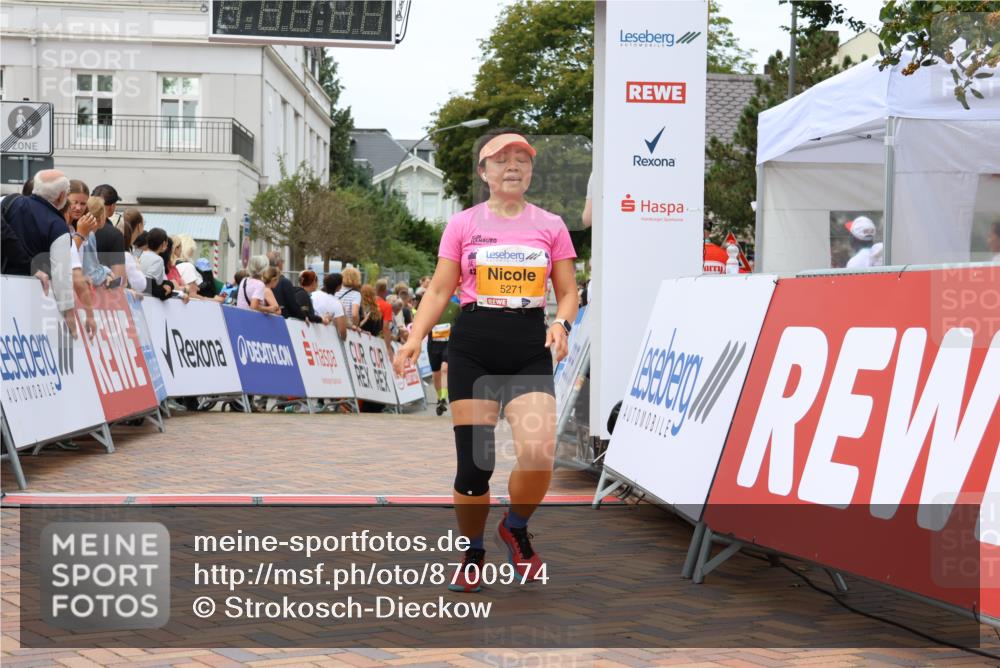 31.08.2025 - 21. Blankeneser Heldenlauf Strokosch-Dieckow http://msf.ph/oto/8700974 31.08.2025 12:49:04 Ziel 5271, 5117, 5110 meine-sportfotos.de