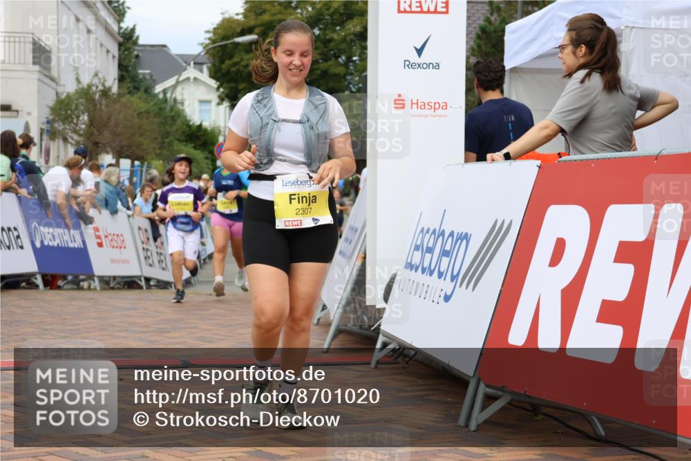 31.08.2025 - 21. Blankeneser Heldenlauf Strokosch-Dieckow http://msf.ph/oto/8701020 31.08.2025 10:31:15 Ziel 2437, 2324, 2147, 2121, 2307, 2399, 2103 meine-sportfotos.de